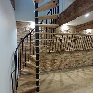  Appartement Entier Avec Garage. France